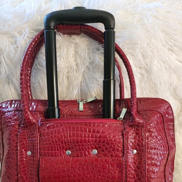 Red travel bag - Picture 3 of 5